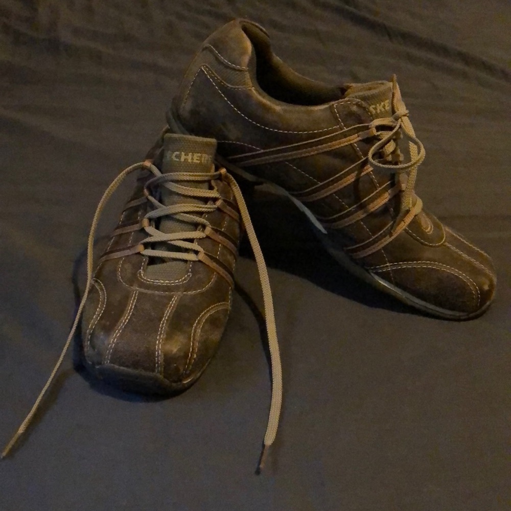 Size 10 Men's casual leather Skechers